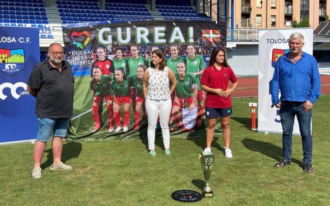 Presentación en el campo de Berazubi de Tolosa la XII edición de la Euskal Herria Kopa Presentación en el campo de Berazubi de Tolosa la XII edición de la Euskal Herria Kopa