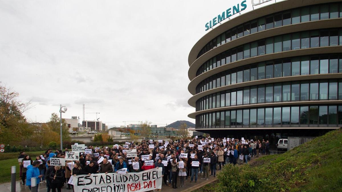 Protesta de la plantilla de Siemens Gamesa en Sarriguren.