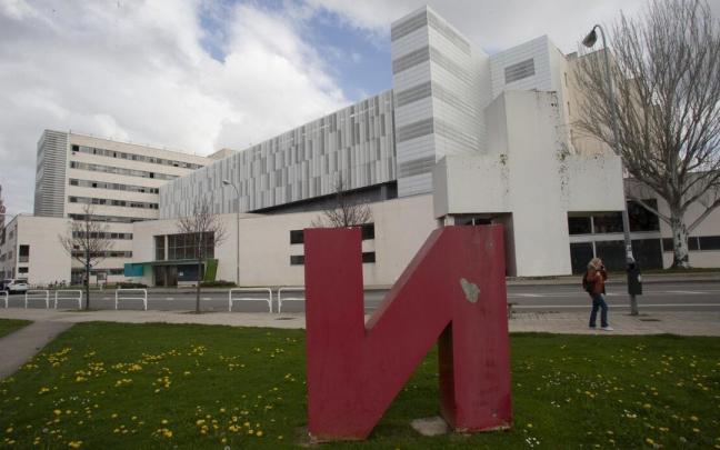 Exterior del antiguo hospital Virgen del Camino del Hospital Universitario de Navarra (HUN)