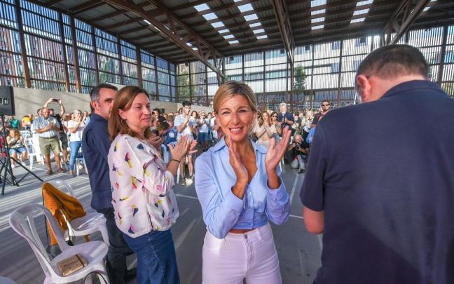 Yolanda D&iacute;az, ayer en Bilbao ante su auditorio, junto a Arantxa Elizondo, quien particip&oacute; en la Ponencia de Autogobierno.