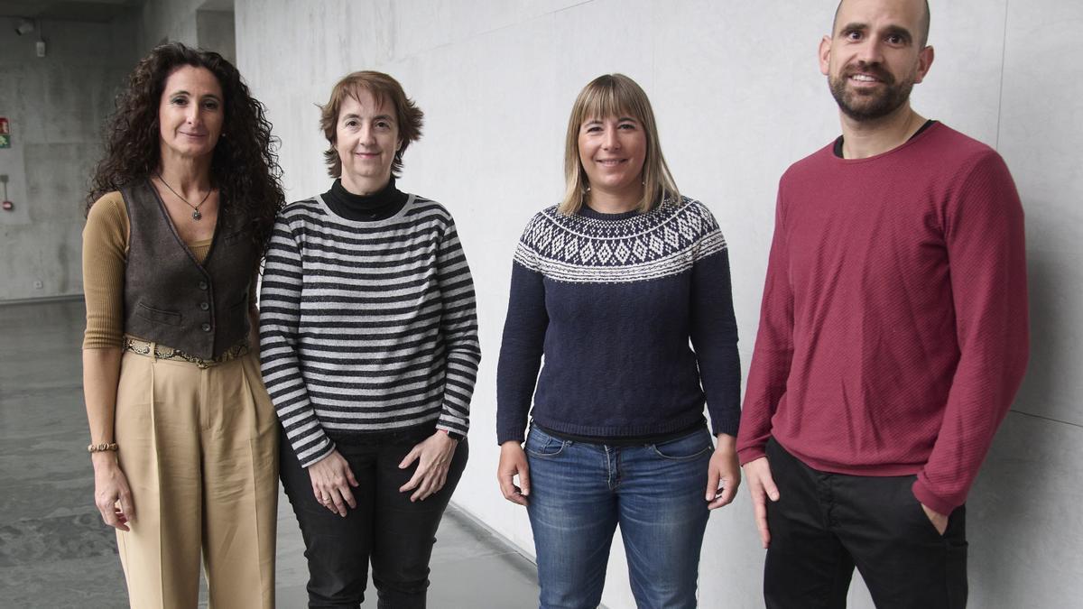 Representaci&oacute;n del personal sanitario del Servicio de Urgencias Extrahospitalarias (SUE) de Osasunbidea, con David Navarro a la derecha.