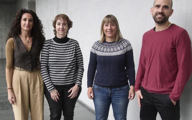 Representaci&oacute;n del personal sanitario del Servicio de Urgencias Extrahospitalarias (SUE) de Osasunbidea, con David Navarro a la derecha.