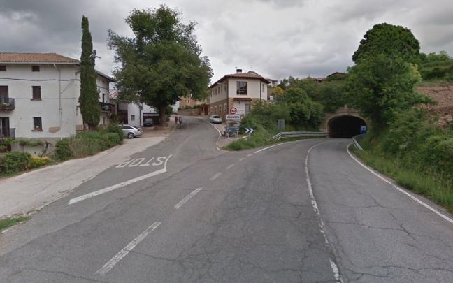 Vista de la entrada a la localidad de Azqueta, en la Merindad de Estella. Vista de la entrada a la localidad de Azqueta, en la Merindad de Estella.
