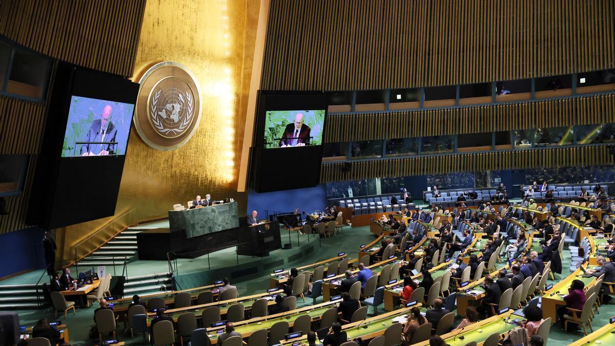 El representante ruso ante la ONU interviene ante la Asamblea General.