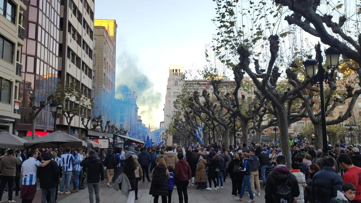 Momento de la kalejira de la Real Sociedad por Logroño