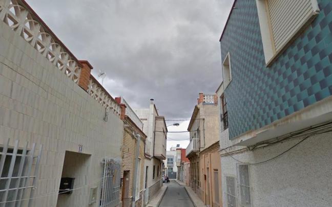 La vivienda en la que se encontró el cuerpo está situada en la calle Escarabajal. La vivienda en la que se encontró el cuerpo está situada en la calle Escarabajal.