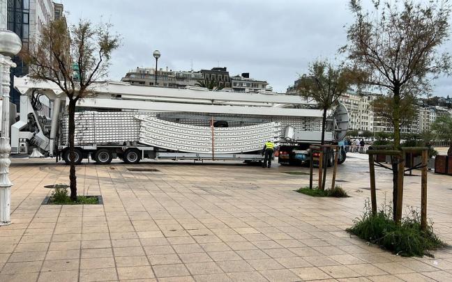 Llegada de la noria a Alderdi Eder Llegada de la noria a Alderdi Eder