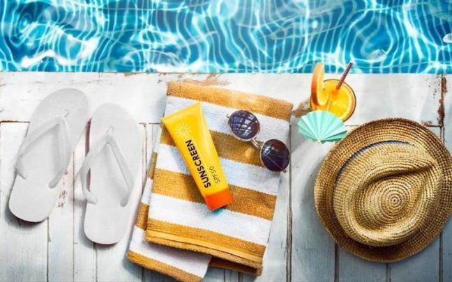 La crema solar es imprescindible para el cuidado de la piel.