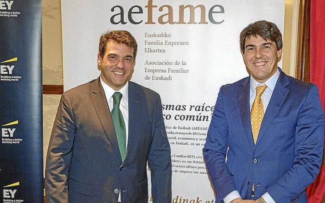 Pablo y Borja Garate, durante una intervención en un foro organizado por la Asociación de la Empresa Familiar Aefame en Donostia. | FOTO: N.G. Pablo y Borja Garate, durante una intervención en un foro organizado por la Asociación de la Empresa Familiar Aefame en Donostia. | FOTO: N.G.
