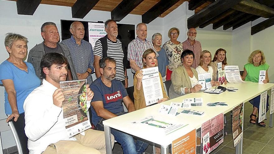 Presentación del programa organizado por Arrasateko Nagusien Kontseilua con diversos agentes.