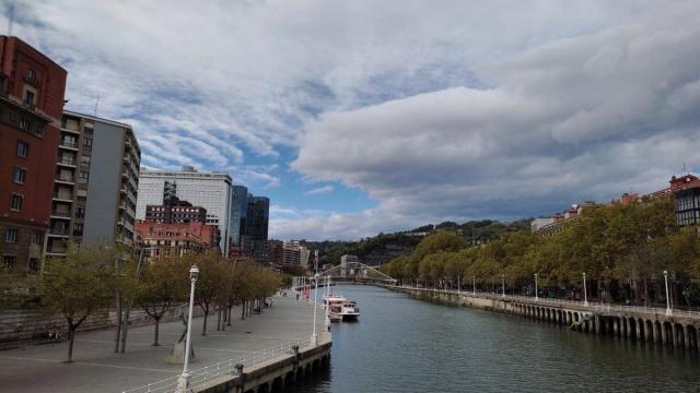 Cielos cargados de nubes en Bilbao