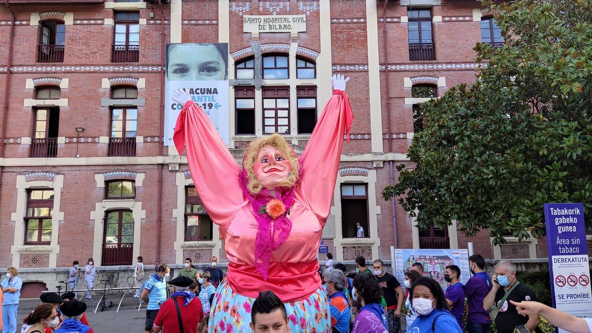 Las mejores imágenes de la visita del circo a los niños y niñas del Hospital de Basurto