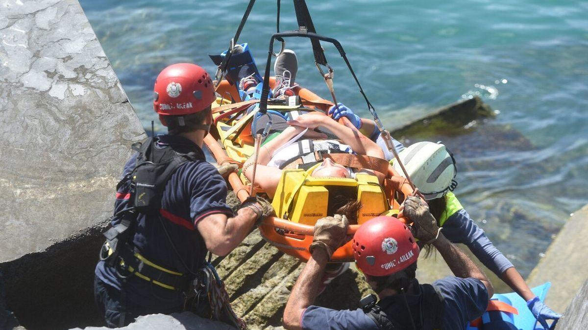 Simulacro de rescate de los bomberos de Donostia