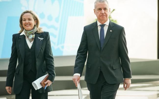 La vicepresidenta Nadia Calvi&ntilde;o, con el lehendakari Urkullu.