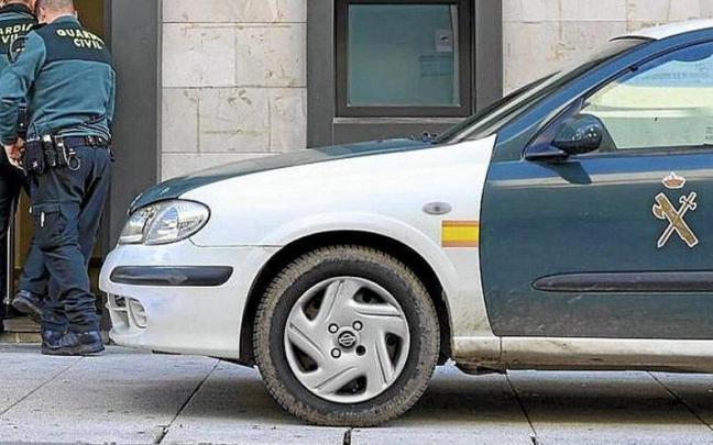 La Guardia Civil investigando el asesinato de Calahorra. | FOTO: EFE