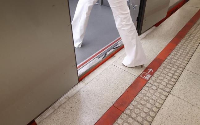 Una de las f&oacute;rmulas adoptadas en Metro Bilbao para salvar el hueco entre and&eacute;n y unidad.