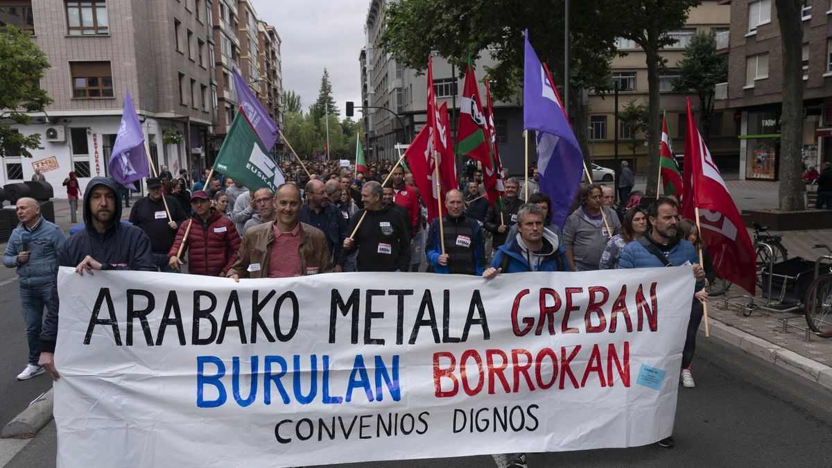 Manifestación de Mercedes y el Metal alavés en Vitoria