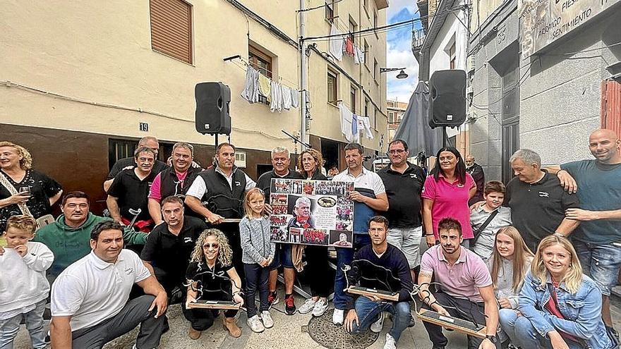 Reconocimiento por parte de la peña a lodosanos que han trabajado en pro de la entidad.