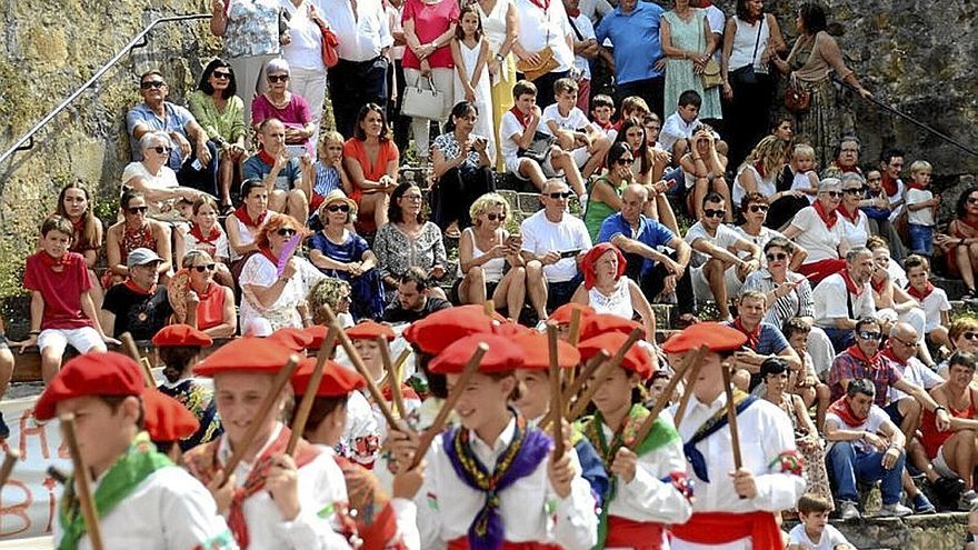La siempre graciosa y entretenida Zahagi-dantza, para finalizar.