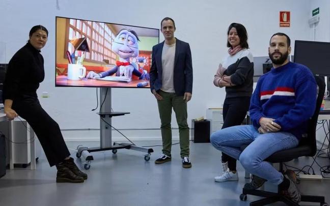 Adriana Malfatti, CEO de The Thinklab;Julio0 Soto G&uacute;rpide, creativo y director de los proyectos del estudio; Zayra Mu&ntilde;oz, jefa de producci&oacute;n y Eneko Guti&eacute;rrez, productor delegado, posan en la sede de la productora, ubicada en e