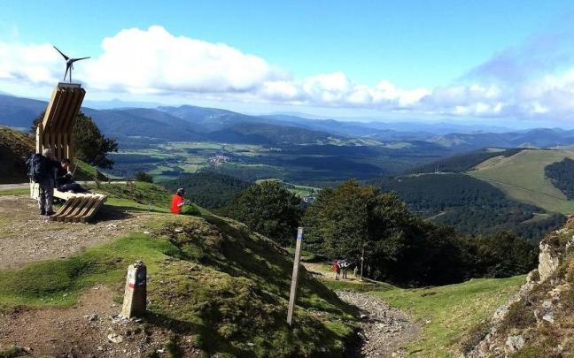 Peregrinos en el collado de Lepoeder