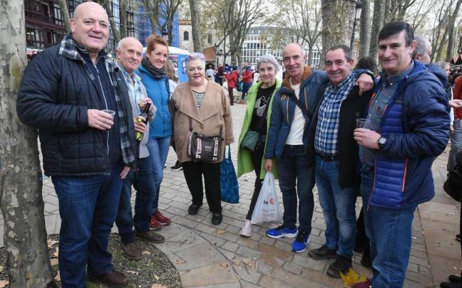 Andoni Erguezabal, Javi Urrutikoetxea; Jon Ander, su hermano; Ikerne Unibaso, Puri Santocildes, Igone Mendizabal, Ángel Catalán y Edu Zabala llevan muchos mercados de Santo Tomás a sus espaldas