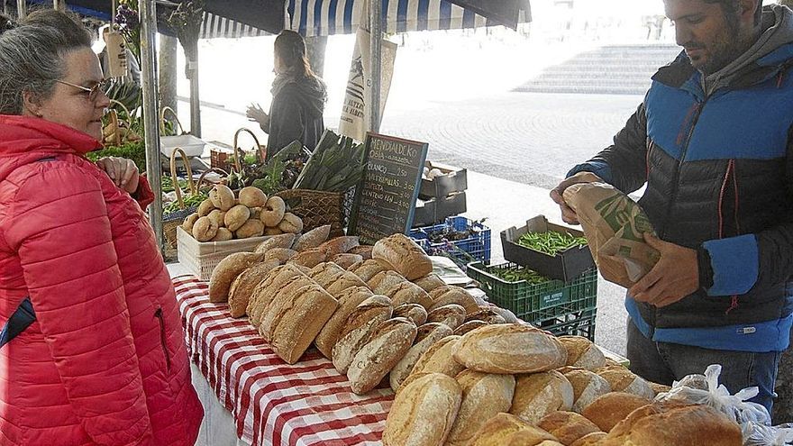 Puesto de pan de la feria Bionekaraba, organizada por la asociación Bionekazaritza. | FOTO: ALEX LARRETXI