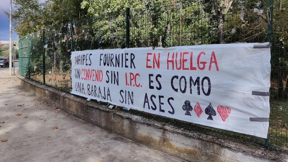 Cartel de protesta de la plantilla de Naipes Fournier