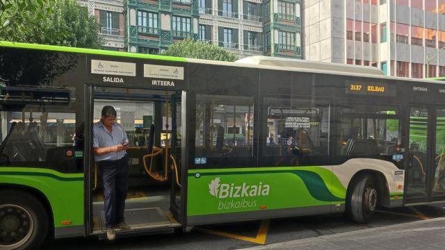 Imagen de archivo de una jornada de huelga en los servicios de Bizkaibus de Ezkerraldea y Meatzaldea.