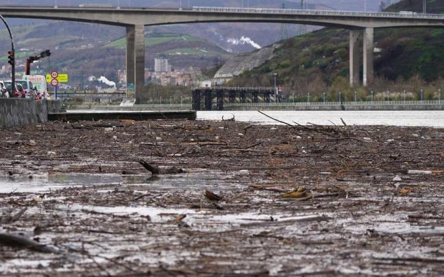 Así está la ría de Bilbao momentos antes de la pleamar