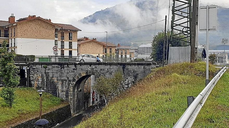 El puente de Garmendigain es uno de los que se rehabilitará. | FOTO: J.L.