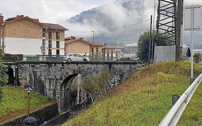 El puente de Garmendigain es uno de los que se rehabilitará. | FOTO: J.L. El puente de Garmendigain es uno de los que se rehabilitará. | FOTO: J.L.