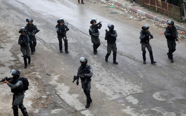 Carga policial del Ejército israelí. Carga policial del Ejército israelí.