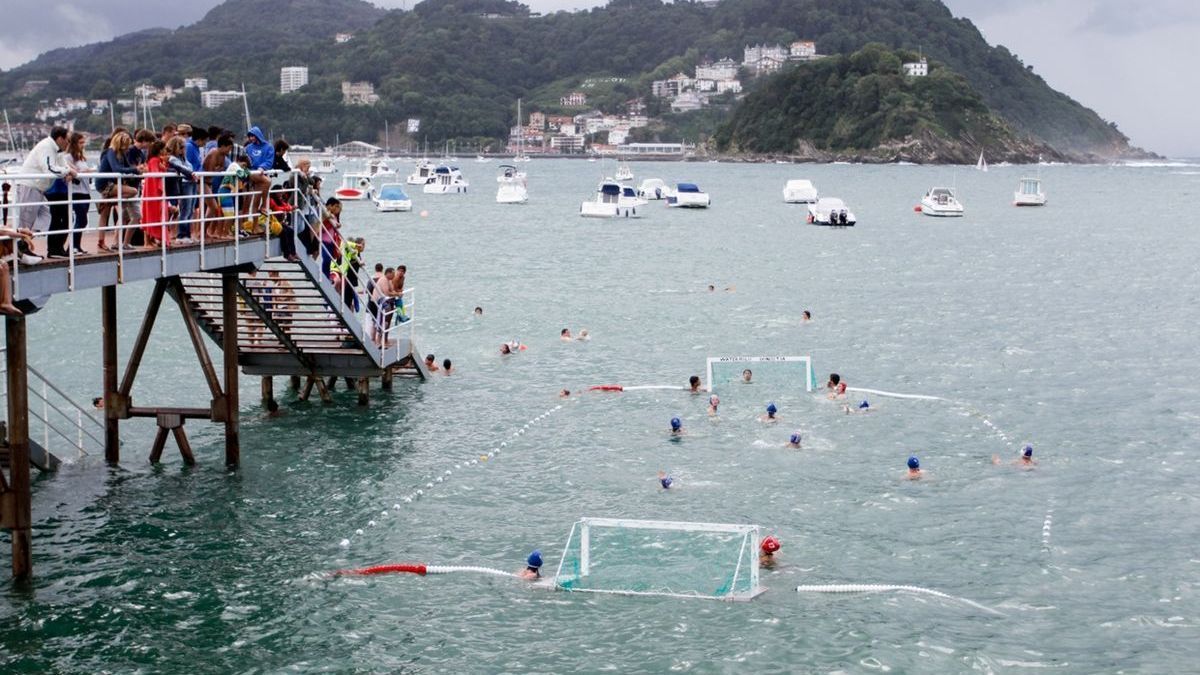 Las actividades deportivas como el waterpolo, el piragüismo o una regata de vela protagonizarán la última jornada festiva.
