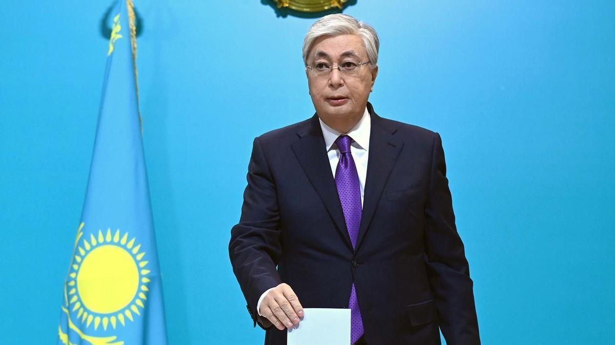 Tokáyev recibió el respaldo inesperado del anterior mandatario de Kazajistán, Nursultán Nazarbáyev.