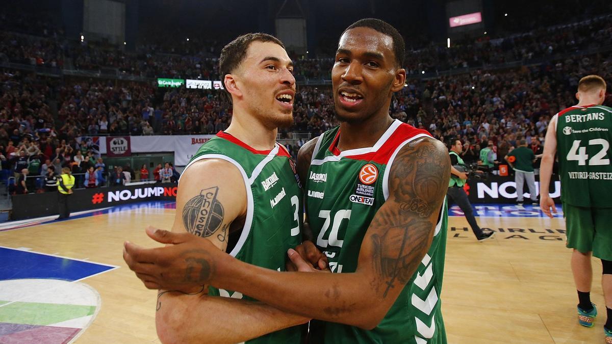 Mike James y Darius Admas en el segundo partido Laboral Kutxa - Panathinaikos de cuartos de final de la Euroliga de 2016