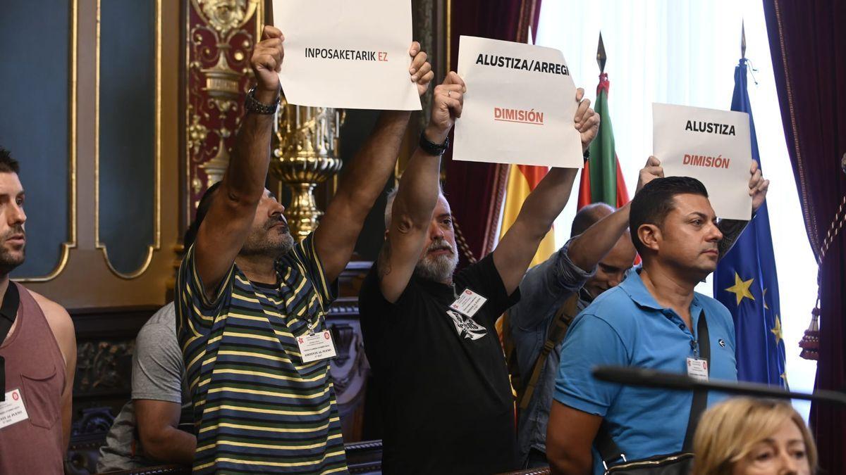 Protesta de la Policía Municipal en el pleno de Bilbao