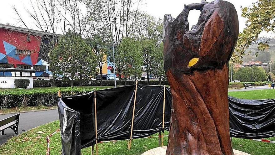 ‘Gaztainondoari aitortza’ es la obra ideada por Gure Bazterrak, que embellecerá los jardínes frente a Eltzia.