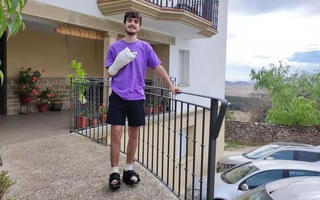 Diego Albéniz se recupera de la operación en su casa de Iruñela.