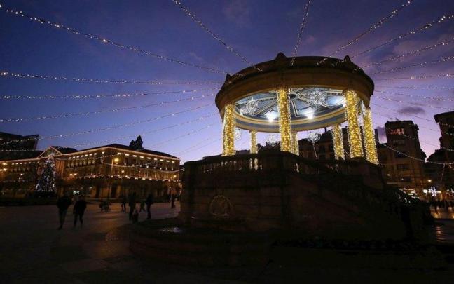 Iluminaci&oacute;n navide&ntilde;a en la plaza del Castillo