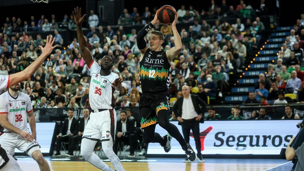 El Bilbao Basket se ha reencontrado con la victoria en Miribilla ante el Granada.