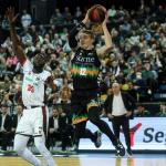 El Bilbao Basket se ha reencontrado con la victoria en Miribilla ante el Granada.