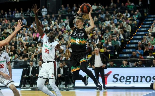 El Bilbao Basket se ha reencontrado con la victoria en Miribilla ante el Granada. El Bilbao Basket se ha reencontrado con la victoria en Miribilla ante el Granada.