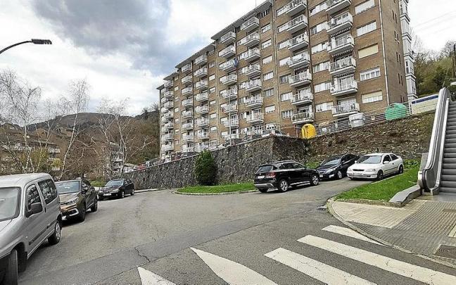 El nuevo vial partir&aacute; del final de la calle Kalamua, al fondo de la imagen.