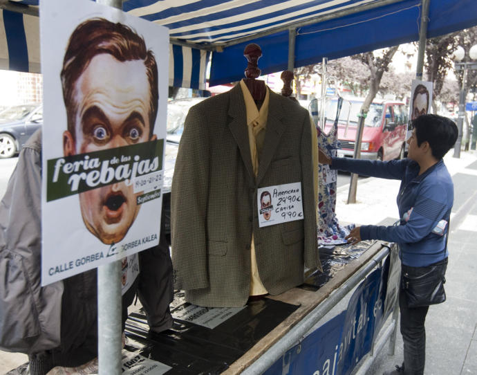 Ambiente durante la pasada Feria de las Rebajas en Vitoria.