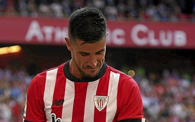 Yuri Berchiche se lamenta de una acción ante el Mallorca, en la primera jornada de LaLiga.
