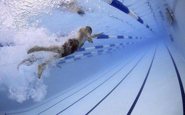 Imagen de recurso de una piscina.