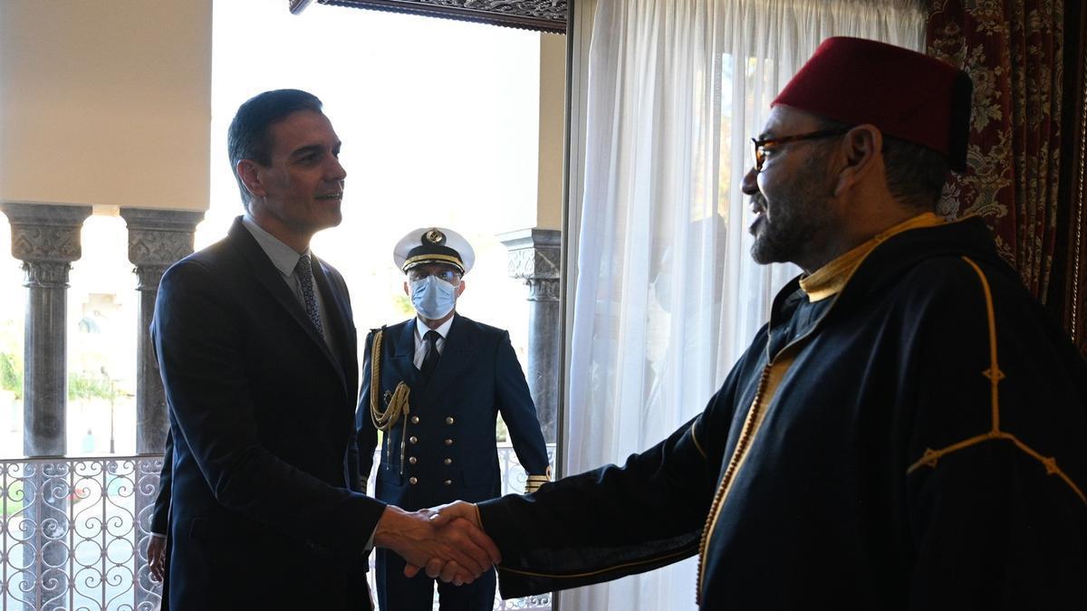 Pedro Sánchez, durante un encuentro con el rey Mohamed VI en Rabat, en una imagen de archivo.