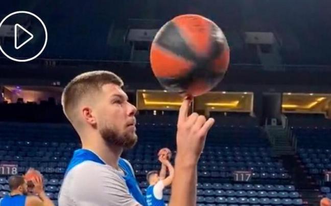 Giedraitis tiene el punto de tira perfectamente ajustado para medirse al Anadolu Efes Giedraitis tiene el punto de tira perfectamente ajustado para medirse al Anadolu Efes