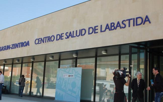 Fachada del centro de salud de Labastida.
